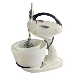 Vintage Hamilton Beach Mixer Model G & 2 Pyrex Bowls USA - Beater Tested Works